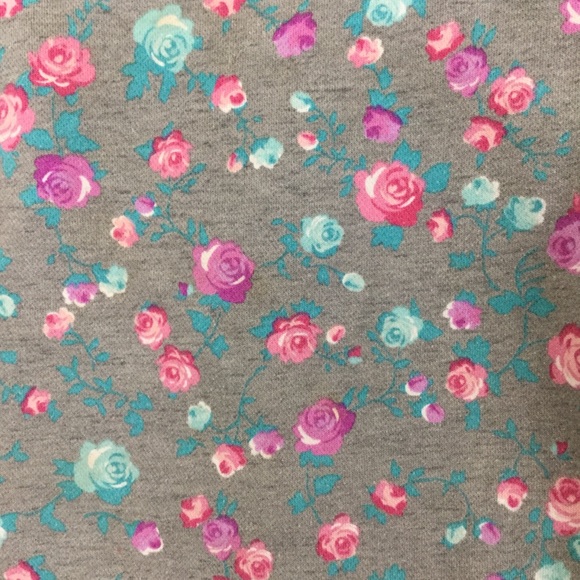 Girl’s Garanimals Floral Sweater Size 2T - Picture 2 of 2